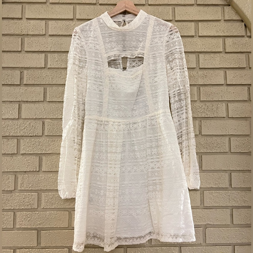 BCBGeneration Lace Stripe Peekaboo Dress Gardenia Size 10 NWT - Picture 3 of 16